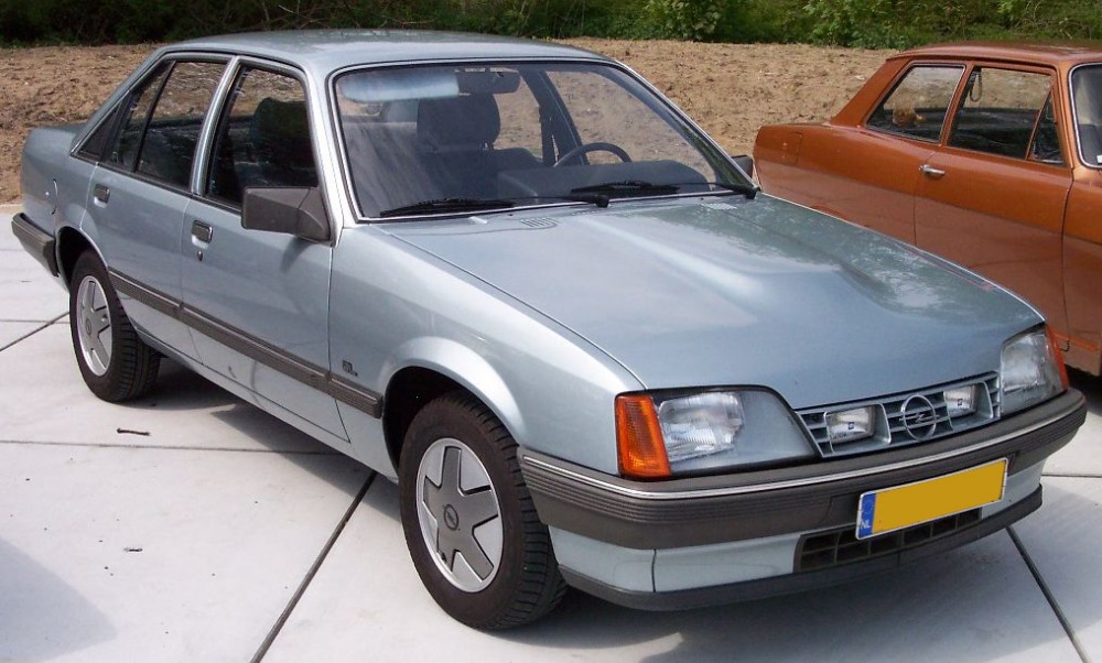 Opel_Rekord_E_2-3D.jpg