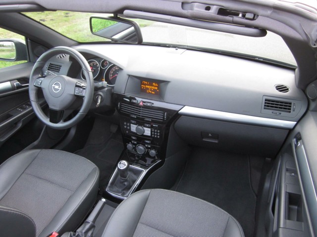 opel-astra-twintop-1-8-cosmo-bj2007-met-ecc-pdc-velgen-cruise-control-7.jpg